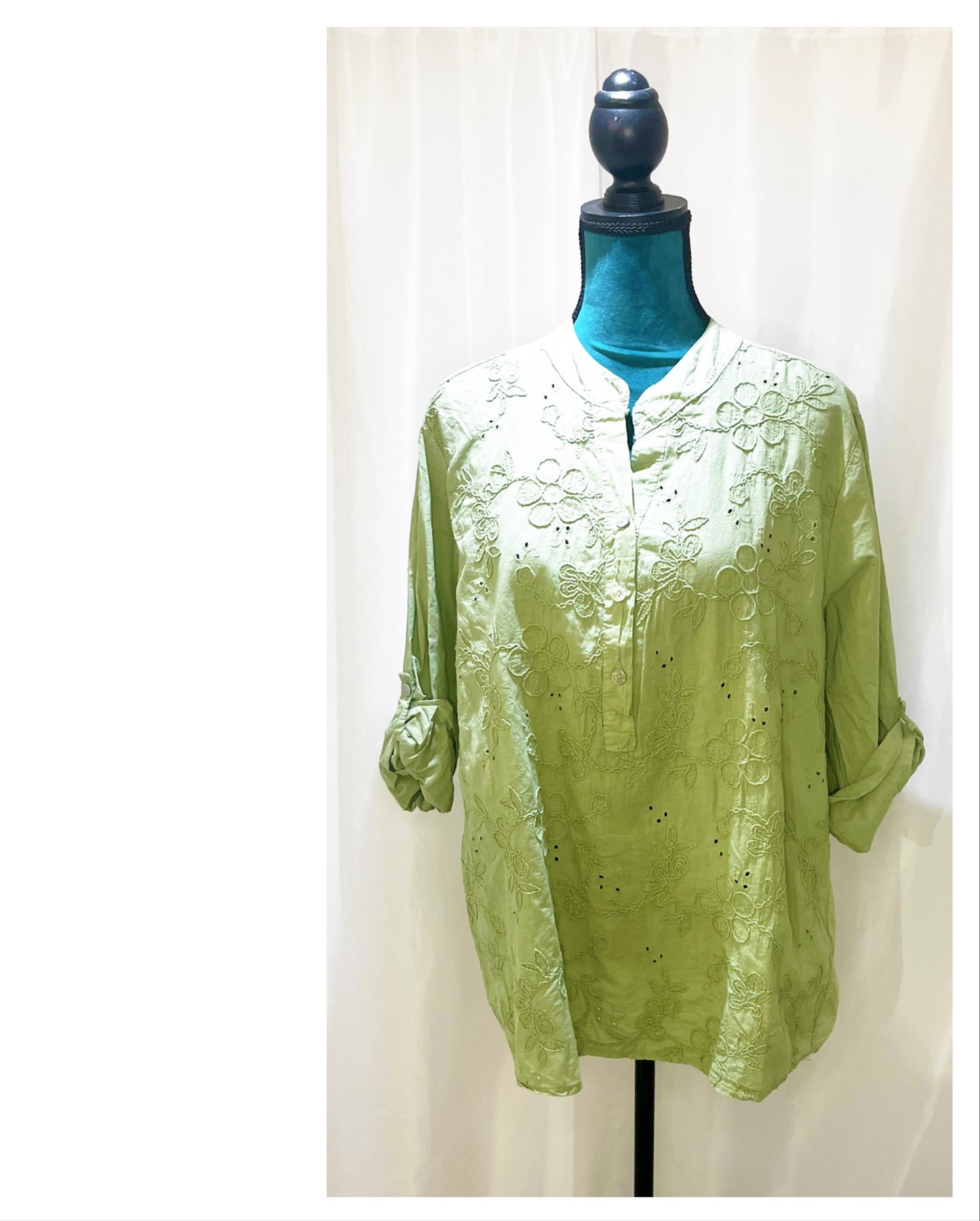 Chemise brodée Uni Modèle Louizon